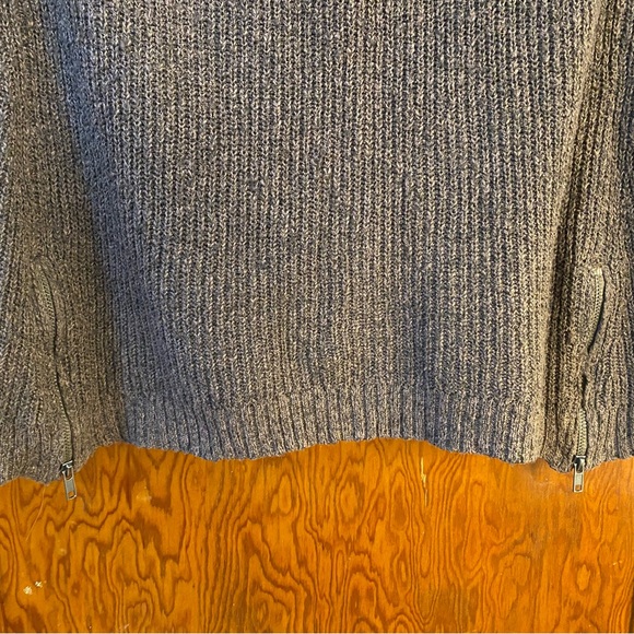 AE Cold Shoulder Sweater. - Picture 5 of 5